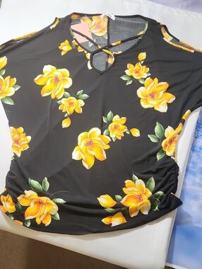 Yellow Floral Cold-Shoulder Blouse - Black. NWT